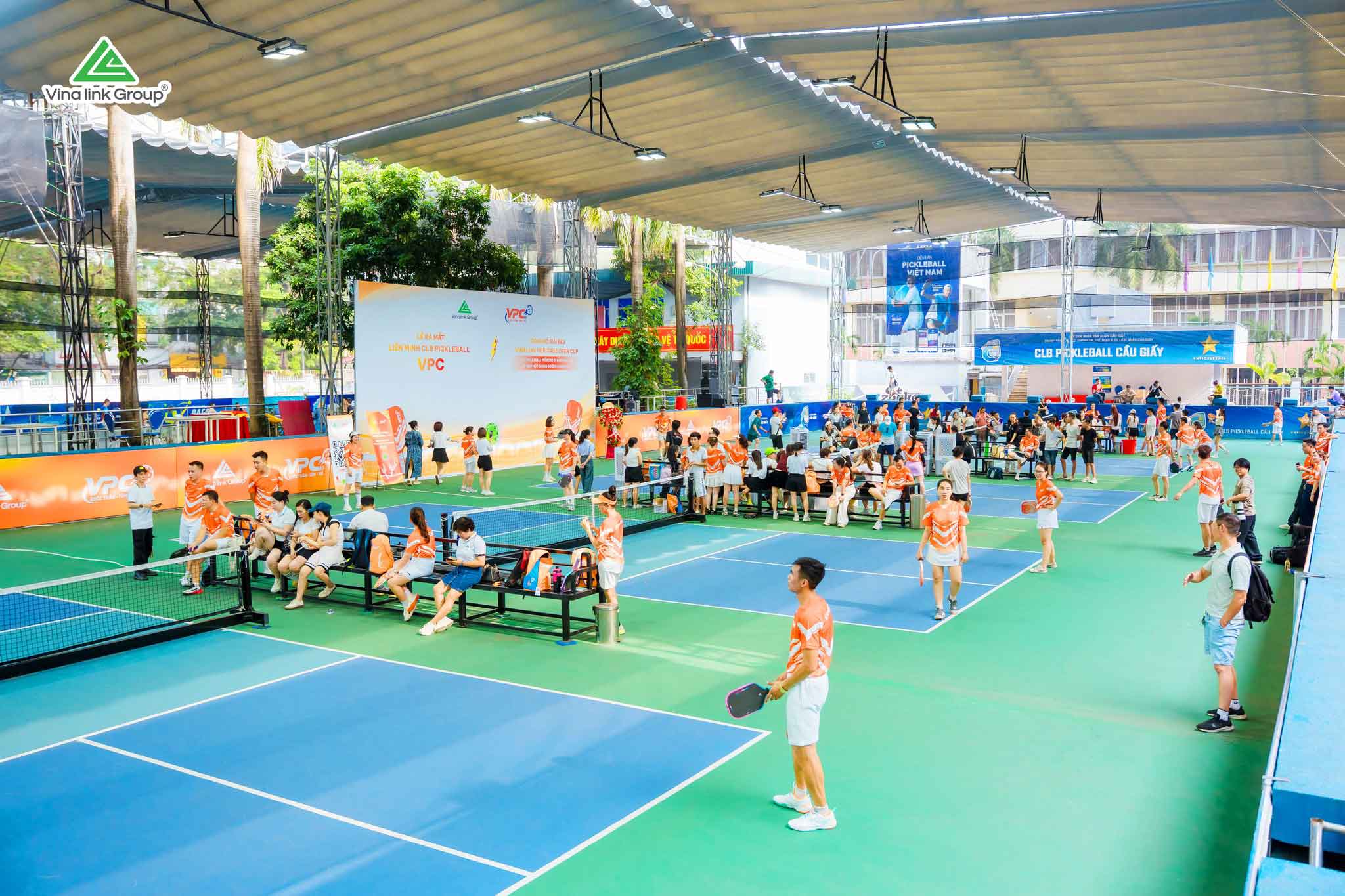 hình ảnh thi đấu trên sân vào ngày công bố giải đấu